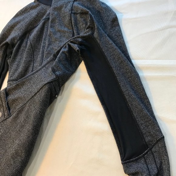 Never worn like new Lululemon Base Runner 1/2 Zip - Picture 7 of 16